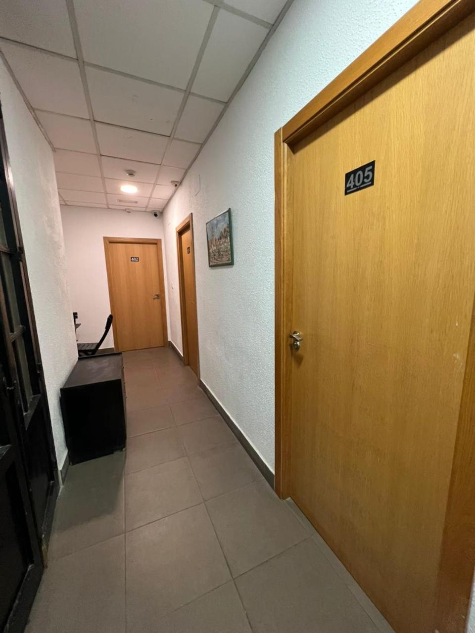 Hostal Milan Alicante Ngoại thất bức ảnh A typical corridor in the 4th floor of the main building