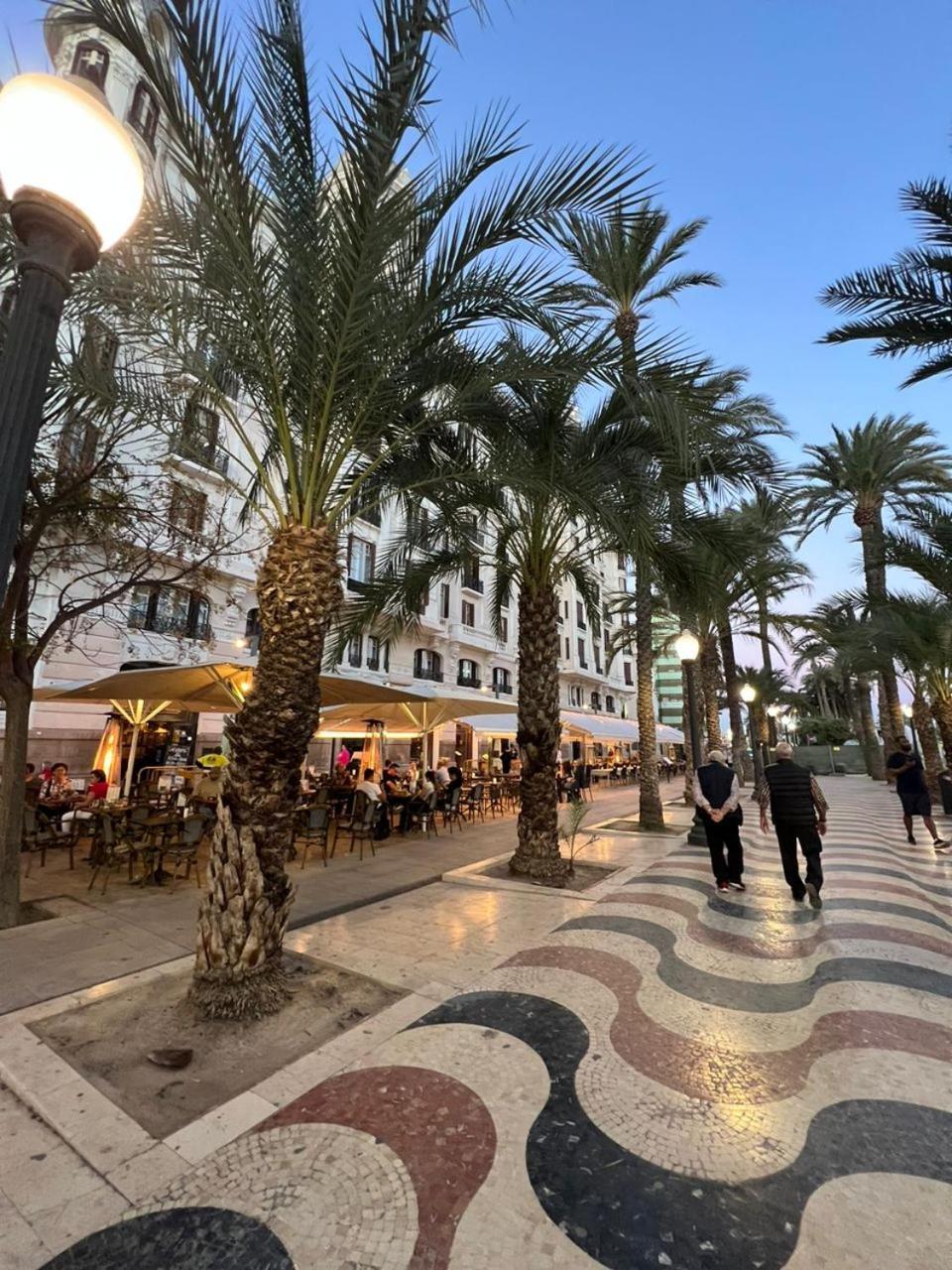 Hostal Milan Alicante Ngoại thất bức ảnh The Avenue des États-Unis